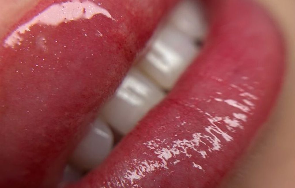 Акварельные губы , перманентный макияж